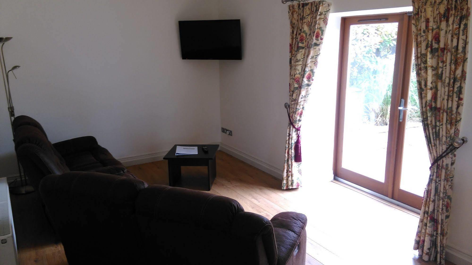 New Forest Estate Lodges Tyrrellspass Eksteriør billede