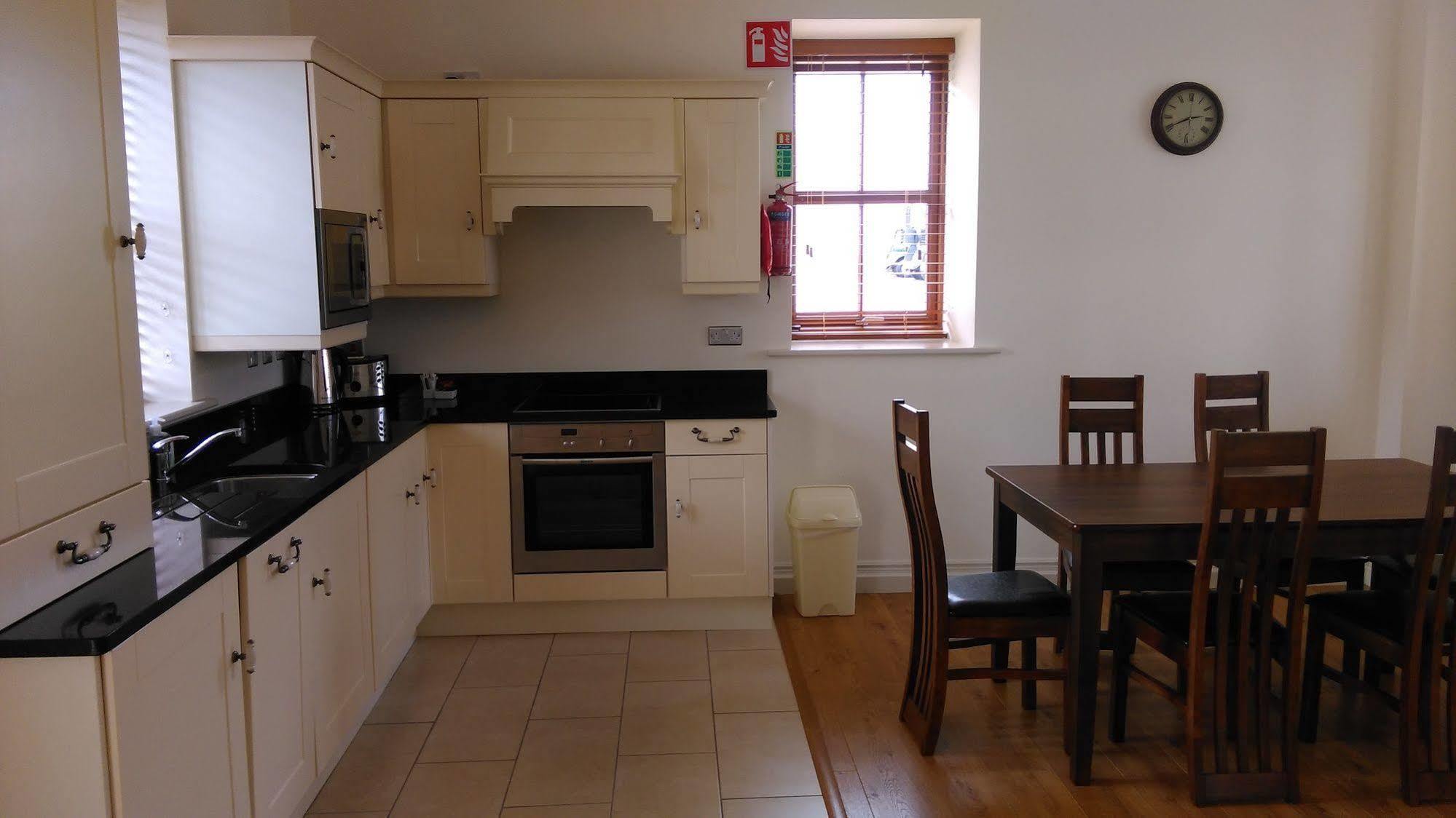 New Forest Estate Lodges Tyrrellspass Eksteriør billede