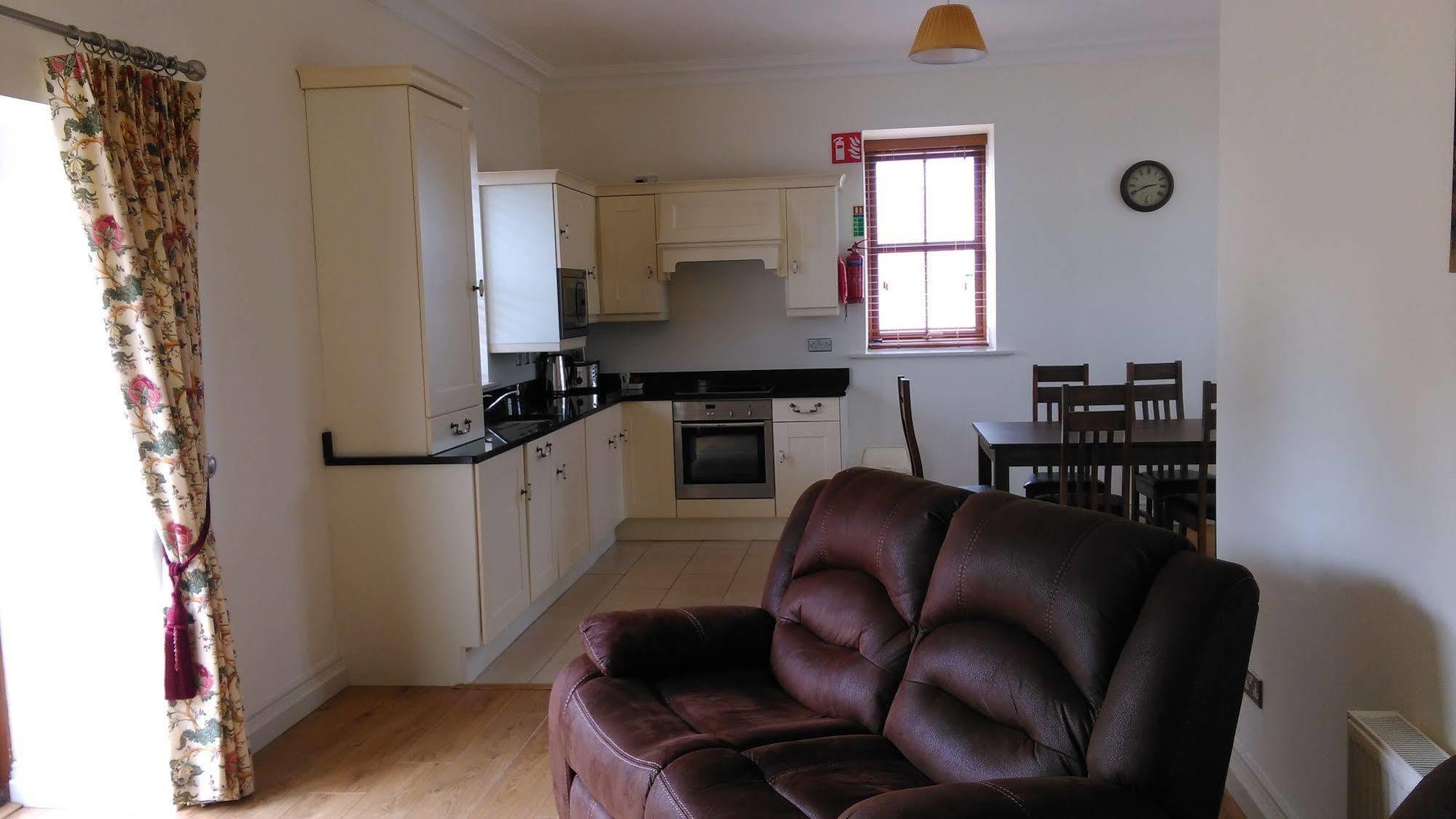 New Forest Estate Lodges Tyrrellspass Eksteriør billede